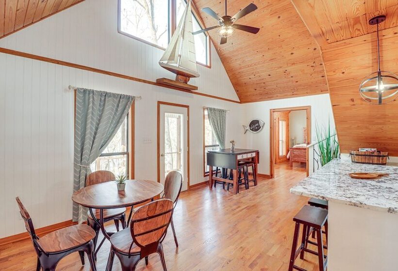 Lakefront Arkansas Home W/ Deck, Grill & Cornhole!