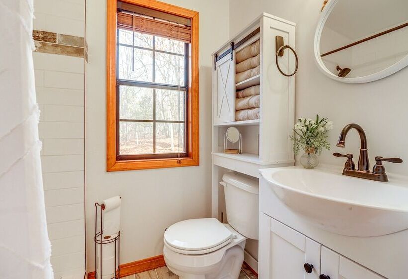 Lakefront Arkansas Home W/ Deck, Grill & Cornhole!