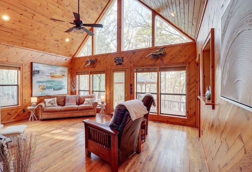 Lakefront Arkansas Home W/ Deck, Grill & Cornhole!