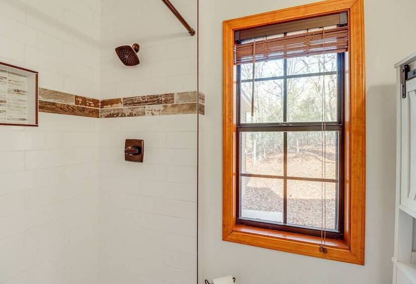 Lakefront Arkansas Home W/ Deck, Grill & Cornhole!