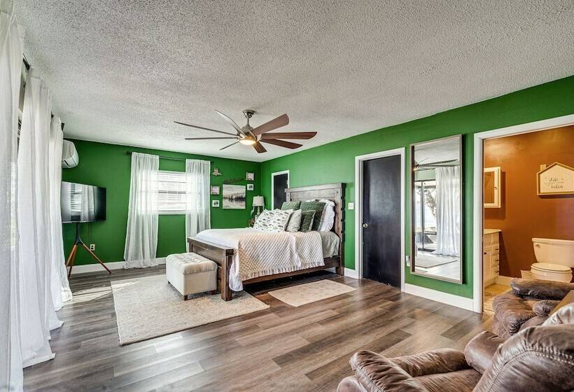 Lakefront Florida Retreat W/ Dock & Kayaks