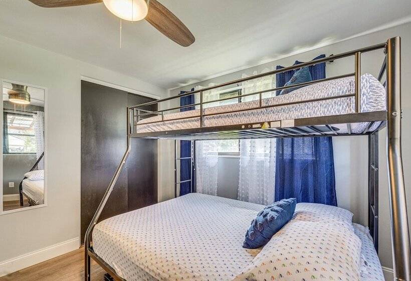 Lakefront Florida Retreat W/ Dock & Kayaks