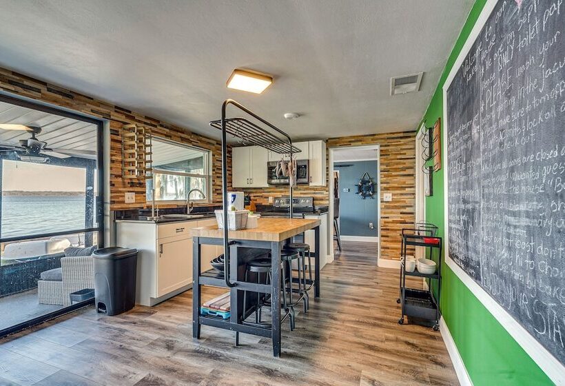 Lakefront Florida Retreat W/ Dock & Kayaks