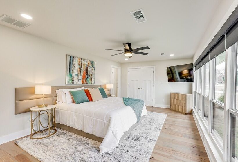 Grand Lakefront Home In Hot Springs W/ Boat Dock!