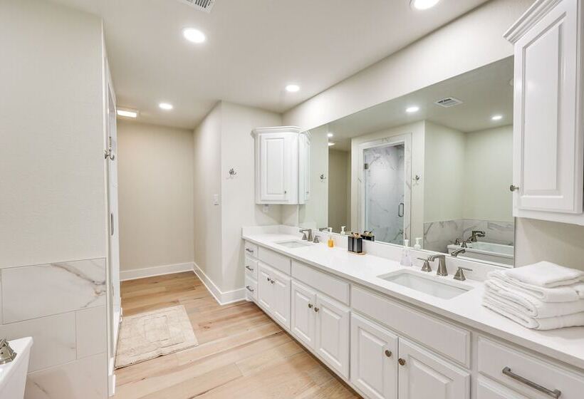 Grand Lakefront Home In Hot Springs W/ Boat Dock!