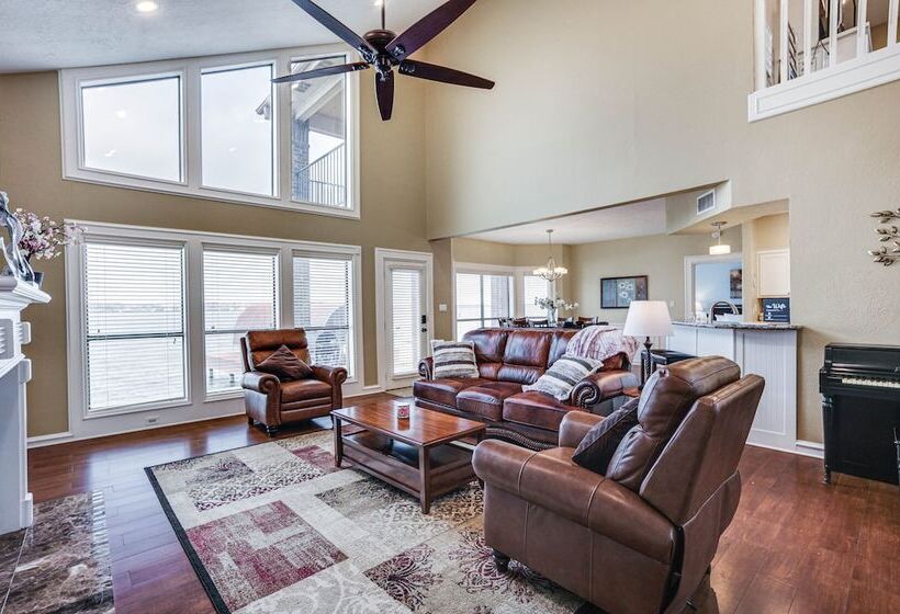 Lakefront Montgomery Home W/ Private Dock!