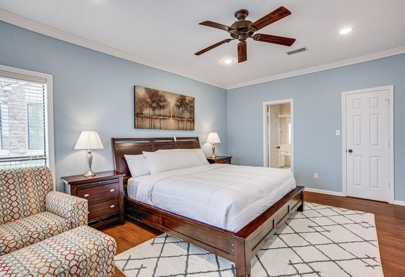 Lakefront Montgomery Home W/ Private Dock!