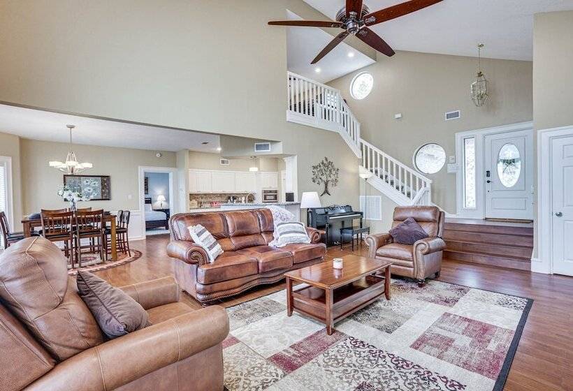 Lakefront Montgomery Home W/ Private Dock!