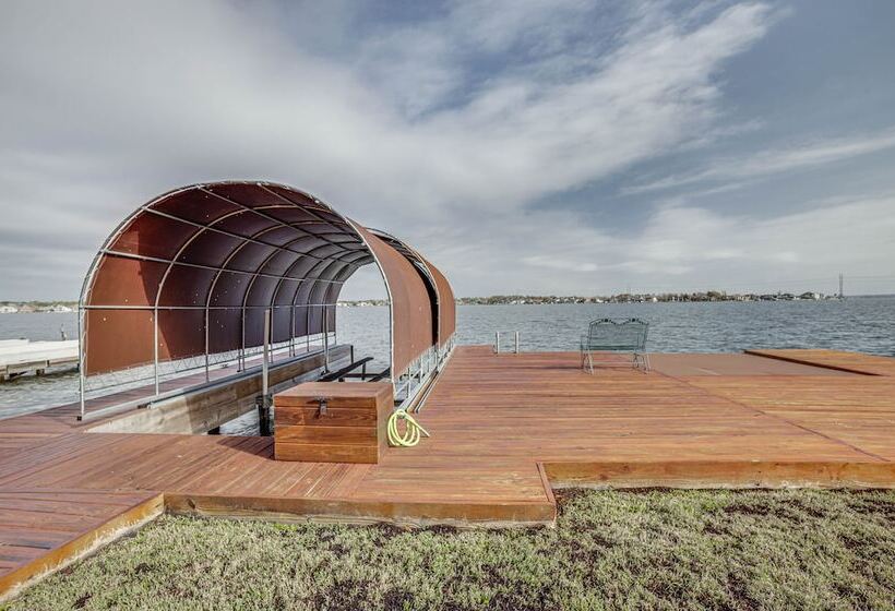 Lakefront Montgomery Home W/ Private Dock!