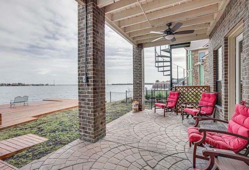Lakefront Montgomery Home W/ Private Dock!