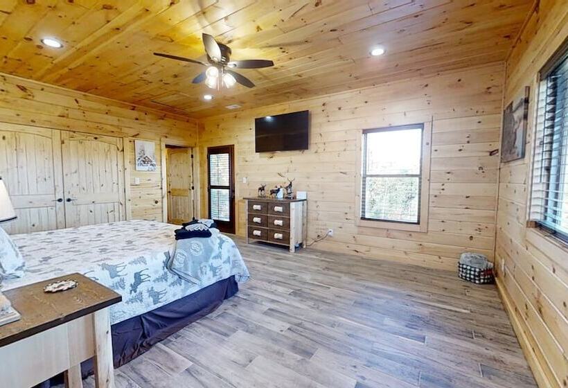 Lazy Bear Lodge