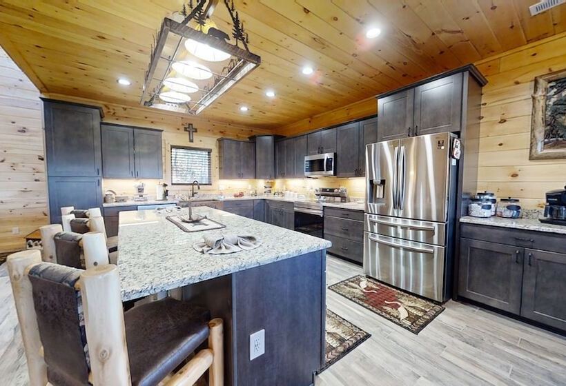 Lazy Bear Lodge