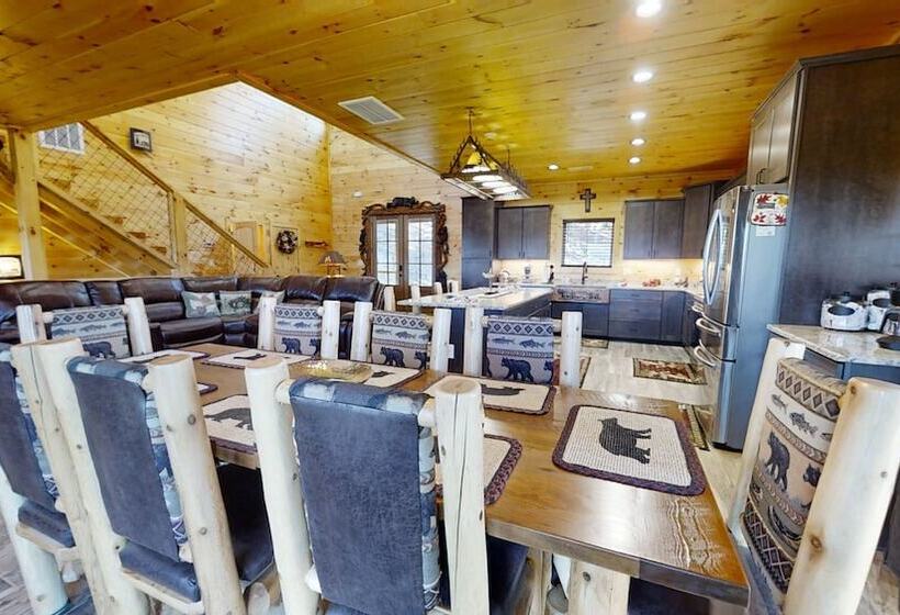 Lazy Bear Lodge