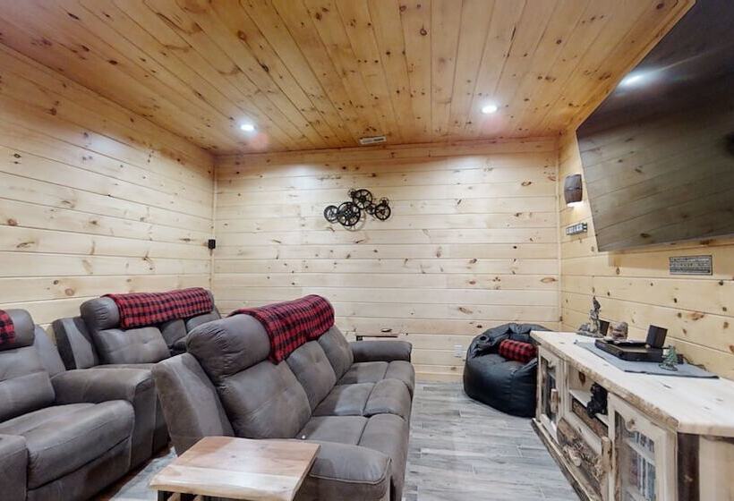 Lazy Bear Lodge