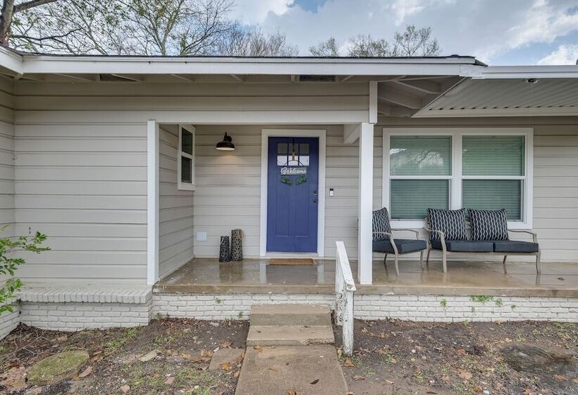 Lovely Brenham Home   Walk To Blinn & Downtown!