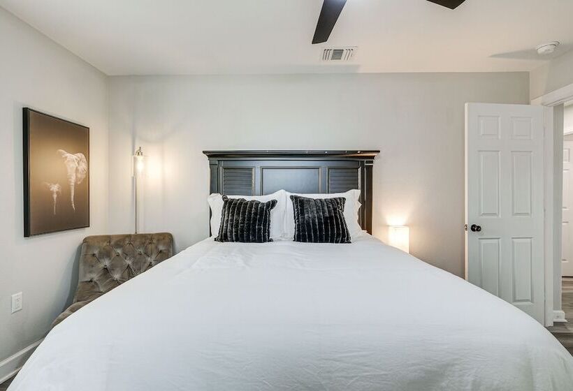 Lovely Brenham Home   Walk To Blinn & Downtown!