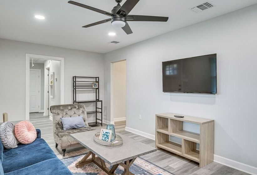 Lovely Brenham Home   Walk To Blinn & Downtown!