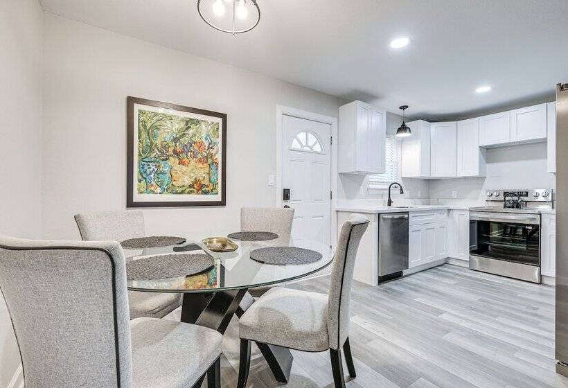 Lovely Brenham Home   Walk To Blinn & Downtown!