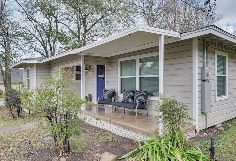 Lovely Brenham Home   Walk To Blinn & Downtown!