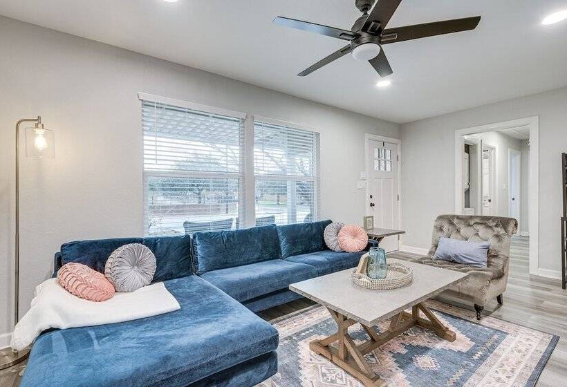 Lovely Brenham Home   Walk To Blinn & Downtown!