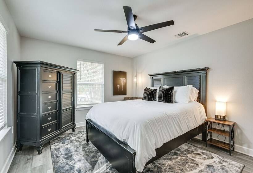 Lovely Brenham Home   Walk To Blinn & Downtown!