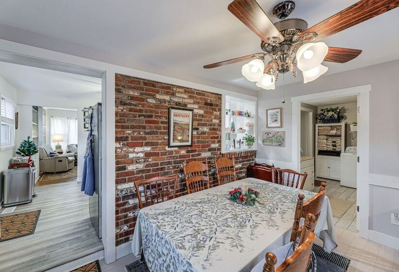 Lovely Lexington Home: 4 Mi To Downtown!