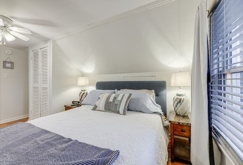 Lovely Lexington Home: 4 Mi To Downtown!