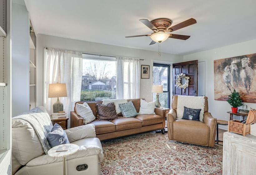 Lovely Lexington Home: 4 Mi To Downtown!