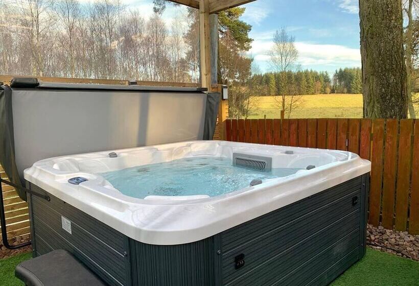Lovely Semi Rural Caravan & Hot Tub   Sleeps Fam 6