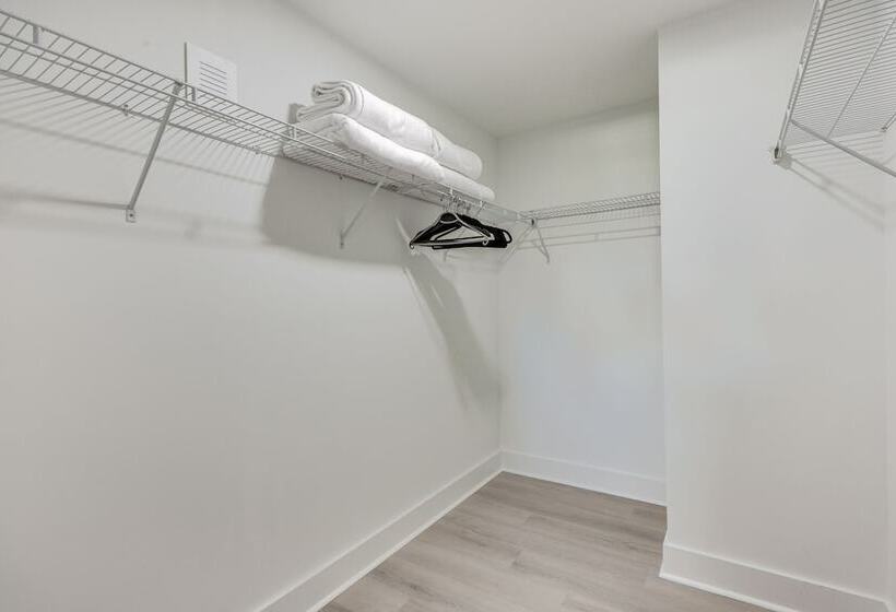 Luxe Wilmington Home: 2 Mi To Historic Downtown