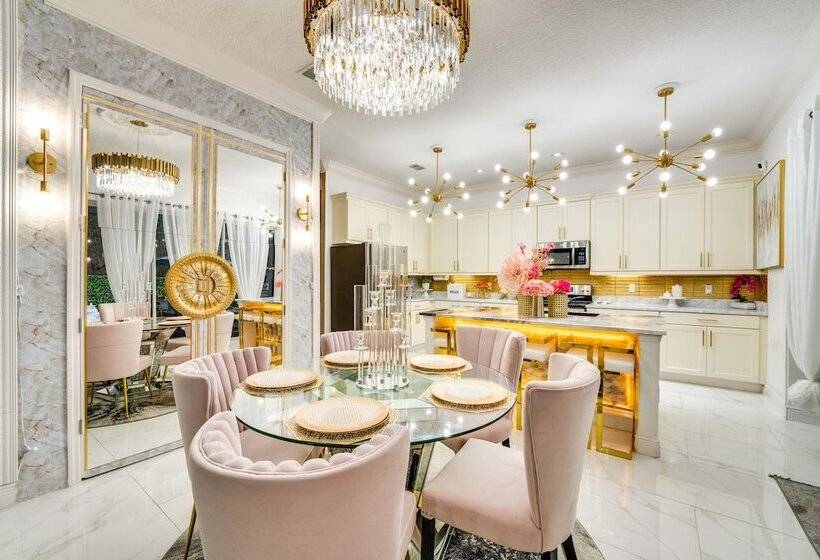 8 Mi To Disney: Home W/ Pool In Kissimmee