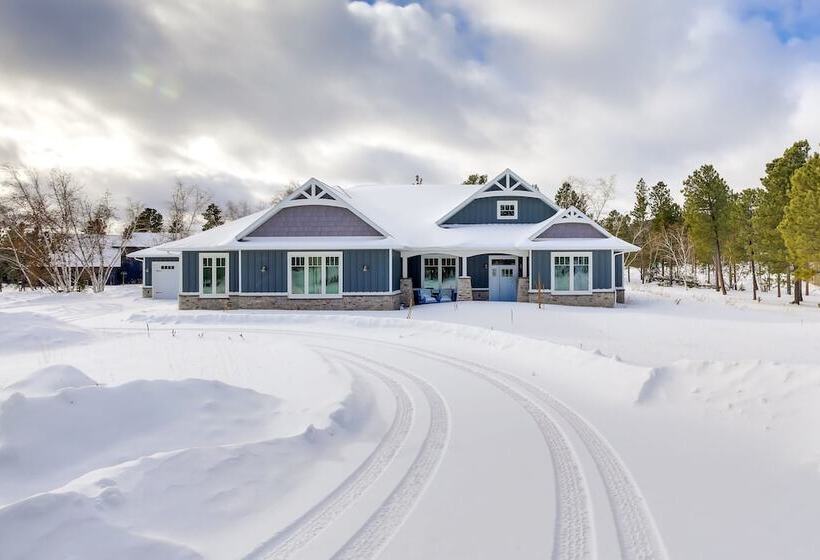 Modern Lead Cabin W/ Hot Tub, 6 Mi To Skiing!