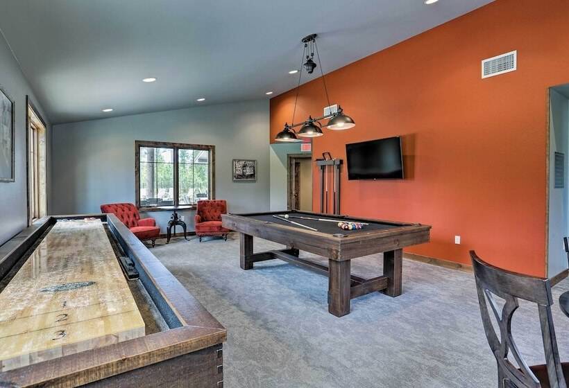 Modern Lead Cabin W/ Hot Tub, 6 Mi To Skiing!