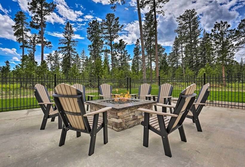 Modern Lead Cabin W/ Hot Tub, 6 Mi To Skiing!