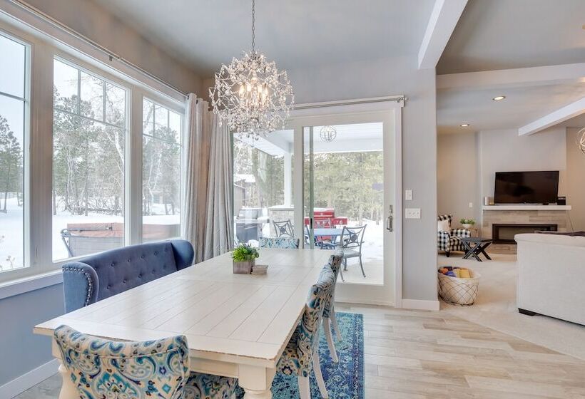 Modern Lead Cabin W/ Hot Tub, 6 Mi To Skiing!