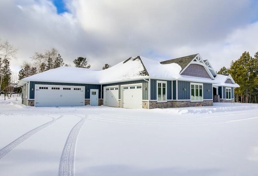 Modern Lead Cabin W/ Hot Tub, 6 Mi To Skiing!