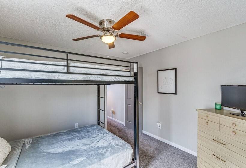 Mary Esther Home W/ Fireplace, Grill & Backyard!