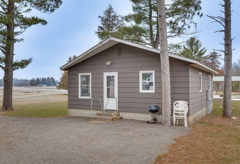 Pet Friendly Cabin Retreat: Wisconsin River Access