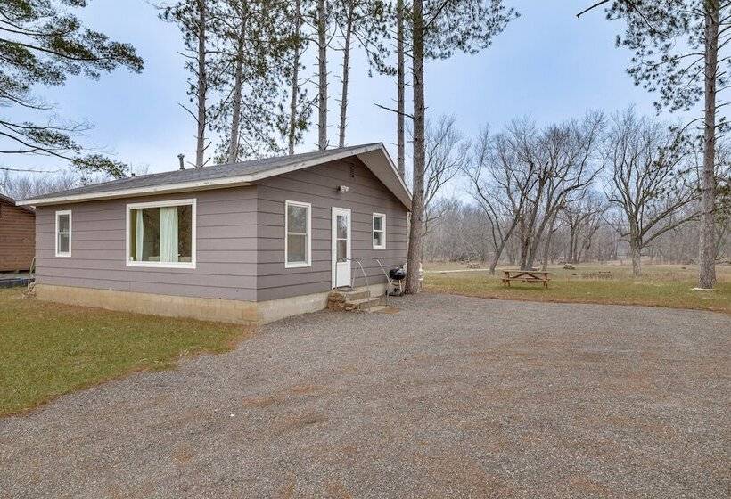 Pet Friendly Cabin Retreat: Wisconsin River Access