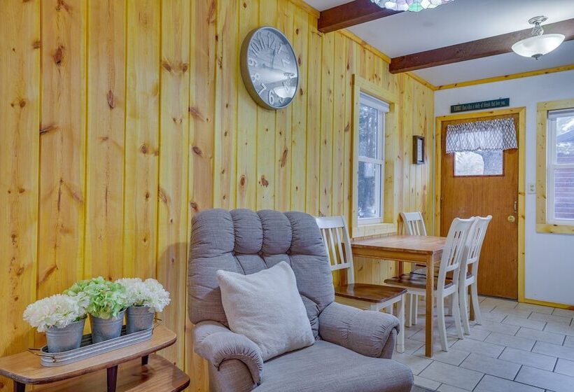 Pet Friendly Cabin Retreat: Wisconsin River Access