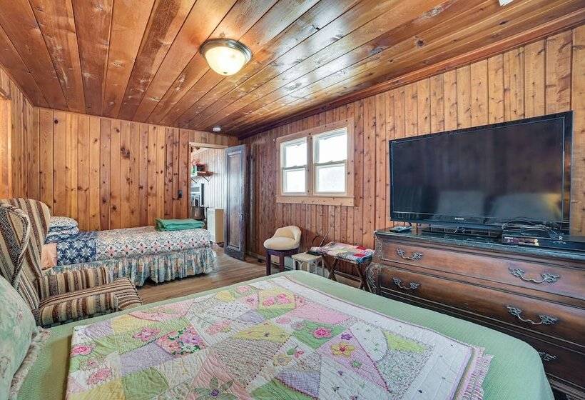Michigan Cabin Retreat: 5 Mi To Sturgeon Bay Beach