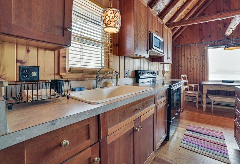 Michigan Cabin Retreat: 5 Mi To Sturgeon Bay Beach