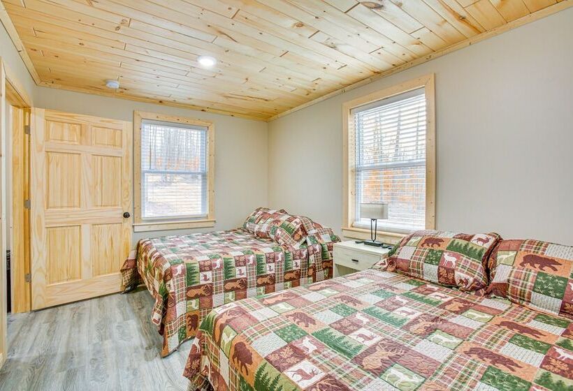 Michigan Retreat W/ Fire Pit & Grill, Near Lakes!