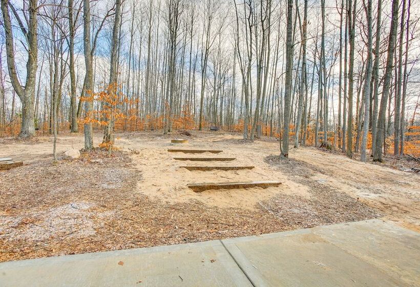 Michigan Retreat W/ Fire Pit & Grill, Near Lakes!