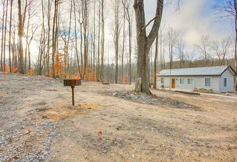 Michigan Retreat W/ Fire Pit & Grill, Near Lakes!