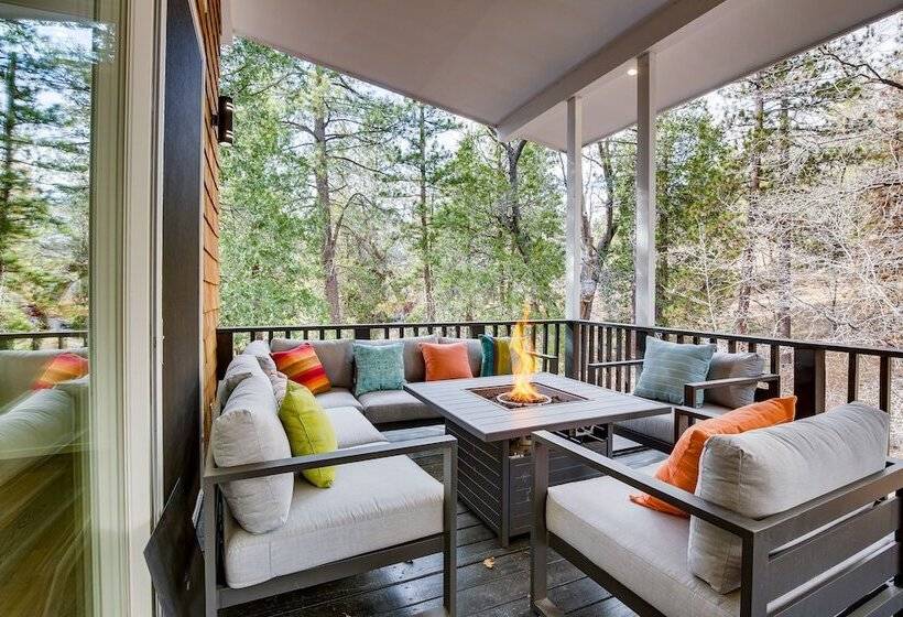 Modern Arrowbear Lake Cabin W/ Tree Lined Views!