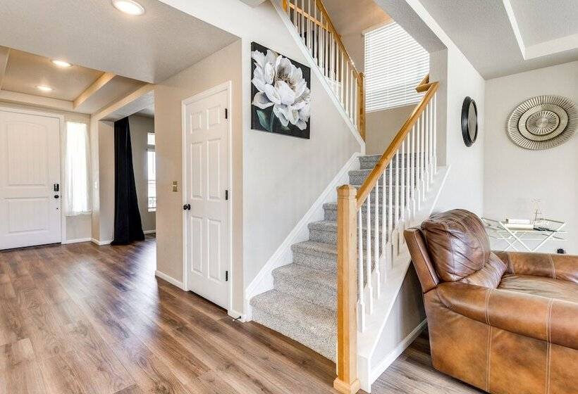 17 Mi To Downtown Denver: Modern Aurora Home!