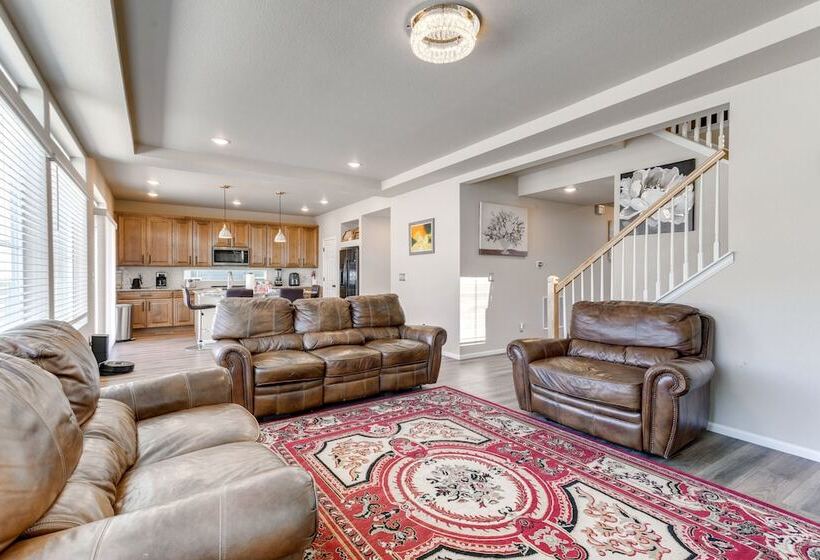 17 Mi To Downtown Denver: Modern Aurora Home!
