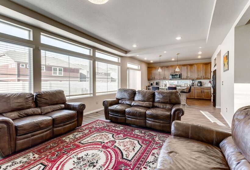 17 Mi To Downtown Denver: Modern Aurora Home!