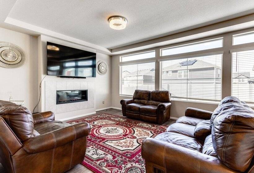 17 Mi To Downtown Denver: Modern Aurora Home!